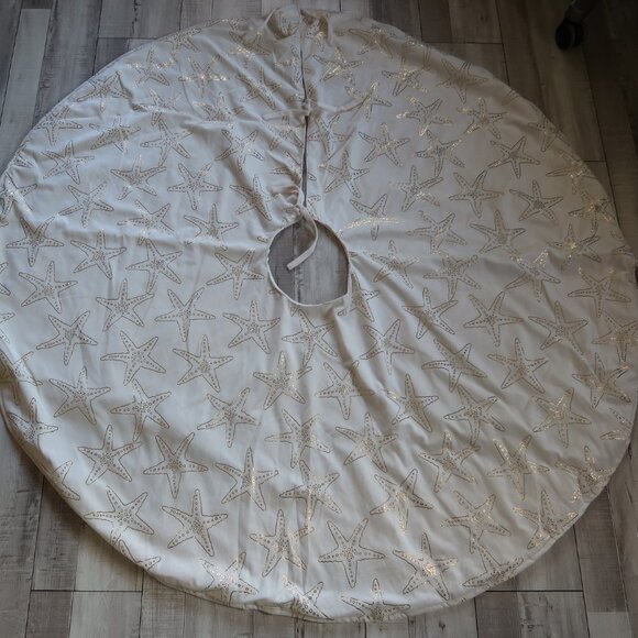 Berkshire Creamy White Luxurious Beachy Christmas Tree Skirt - Picture 1 of 8